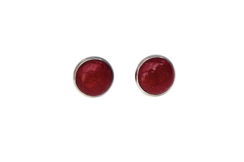 Boucles d'oreilles puces serties 12mm rouges pailletés - Collection permanente