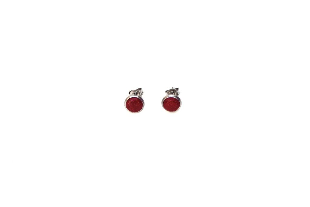 Boucles d'oreilles puces serties 6mm rouges pailletés - Collection permanente