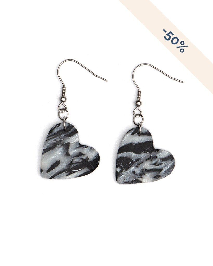 Boucles d'oreilles petits coeurs noir et blanc - Collection imitation - Modèle unique - Bijoux en promotion !