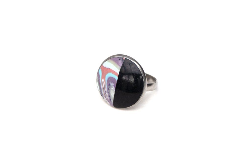 Grande bague réglable ronde - Disponible sur les marchés artisanaux - Collection Imitation - Voir d'autres bijoux correspondant sur la boutique ? Cliquez sur l'image pour y accéder