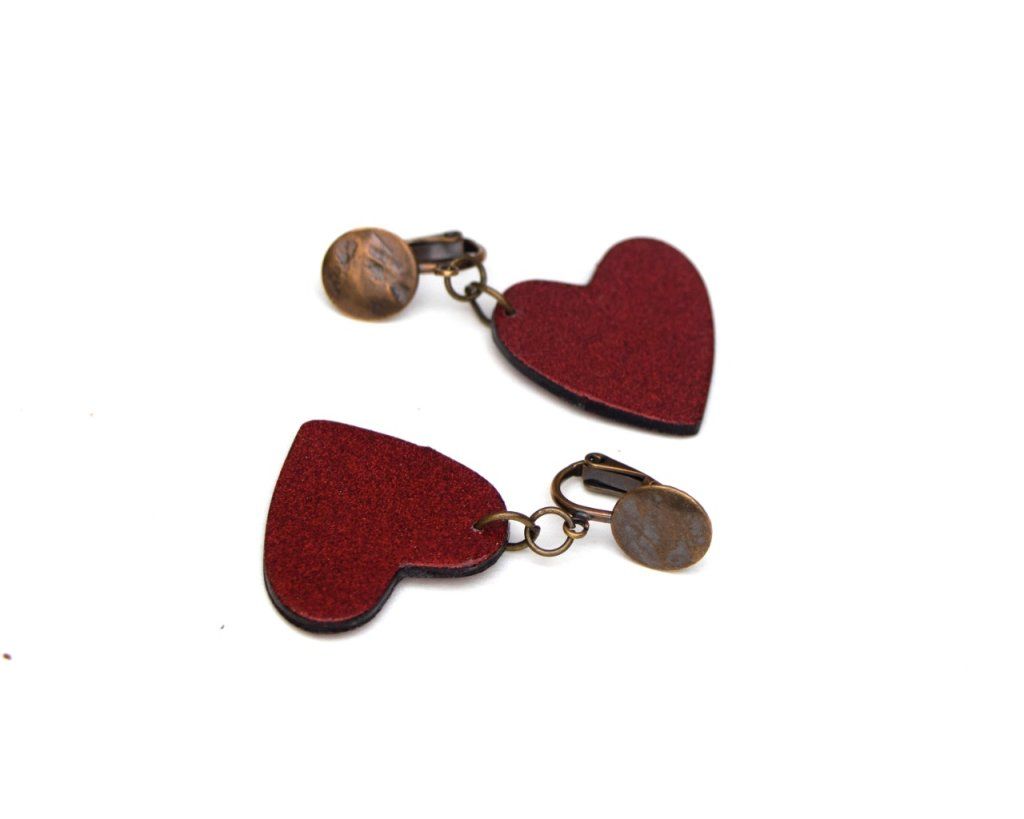 Boucles d'oreilles clips petits coeurs paillettes rouges - collection Couleurs Unies