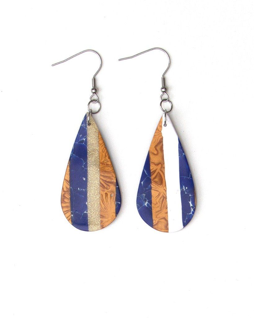 Boucles d'oreilles grandes gouttes marbre bleu, blanc et or - Collection Imitation - Modèle unique