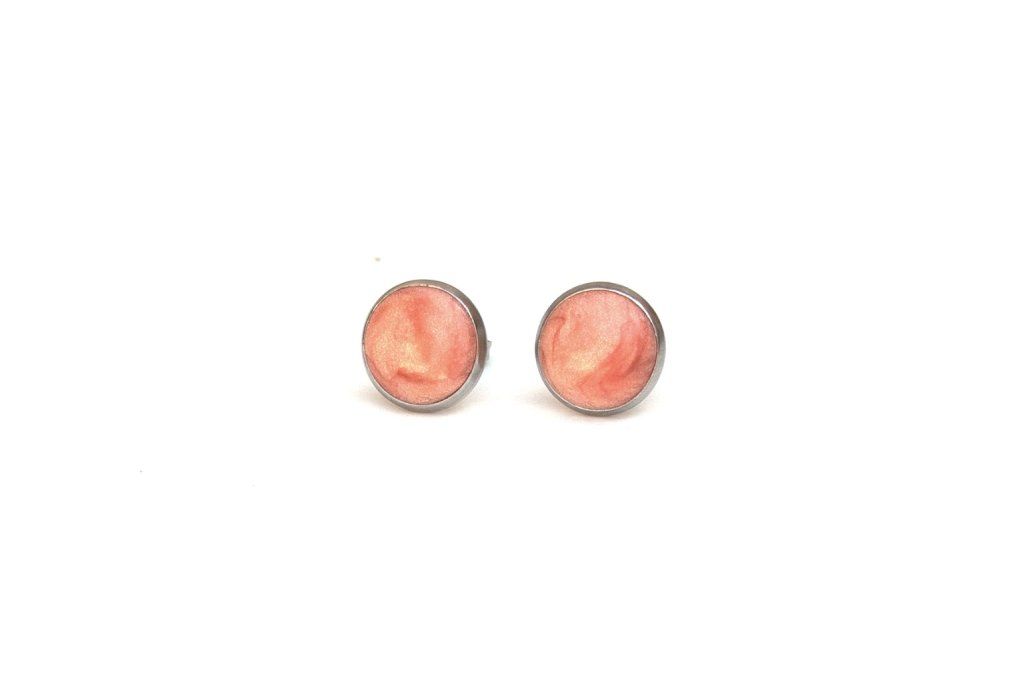 Boucles d'oreilles puces serties 10mm rose clair - Disponible