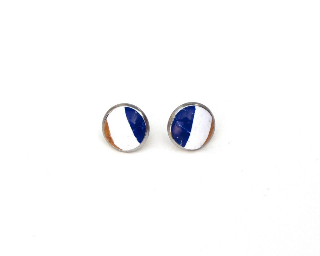 Boucles d'oreilles puces serties 12mm en acier inoxydable marbre bleu, blanc et or - Collection imitation - Pièce unique