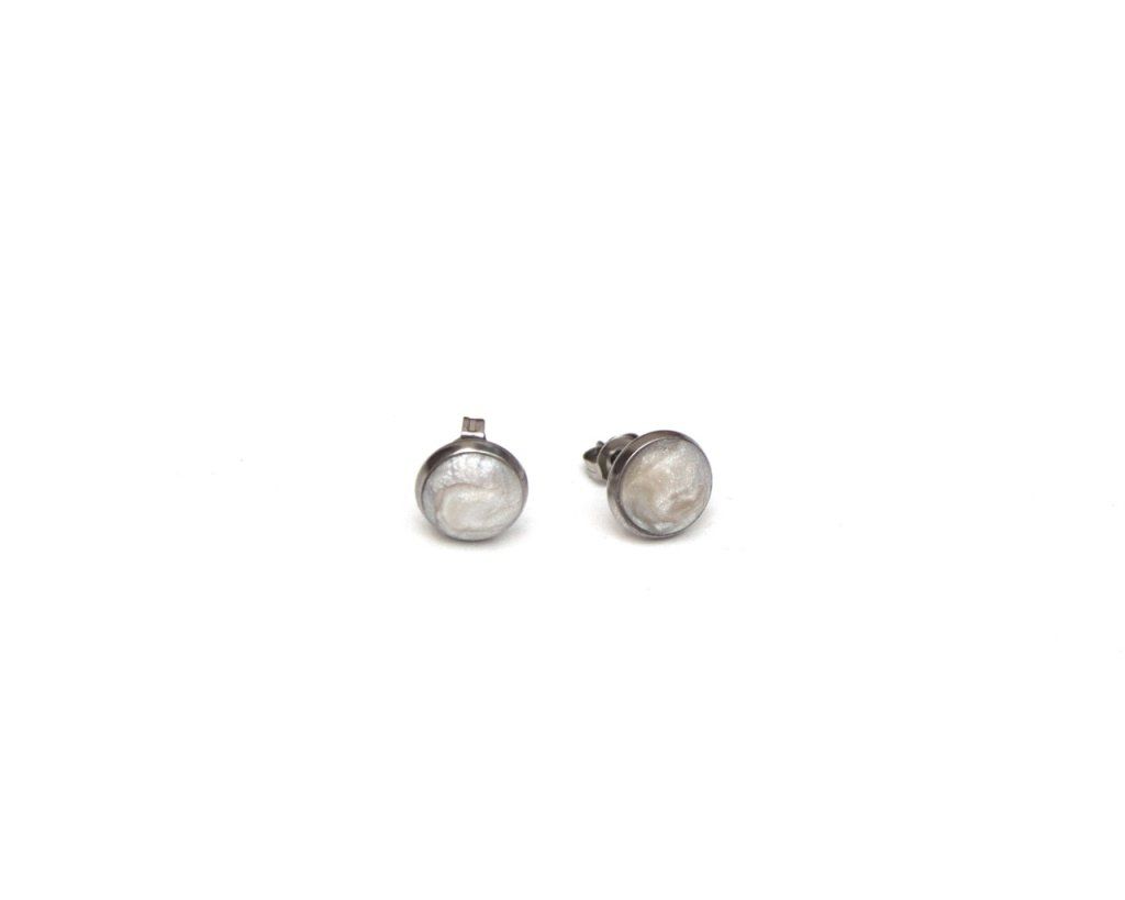 Boucles d'oreilles puces serties 8mm blanc nacré en acier inoxydable