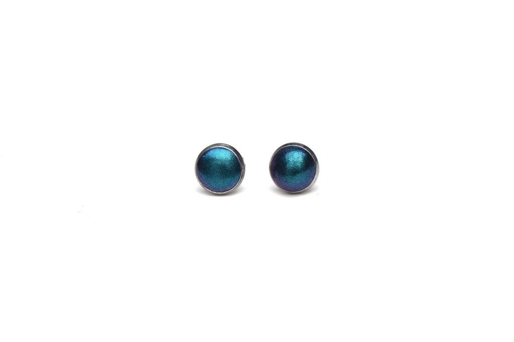 Boucles d'oreilles puces serties 8mm bleu/vert - Disponible