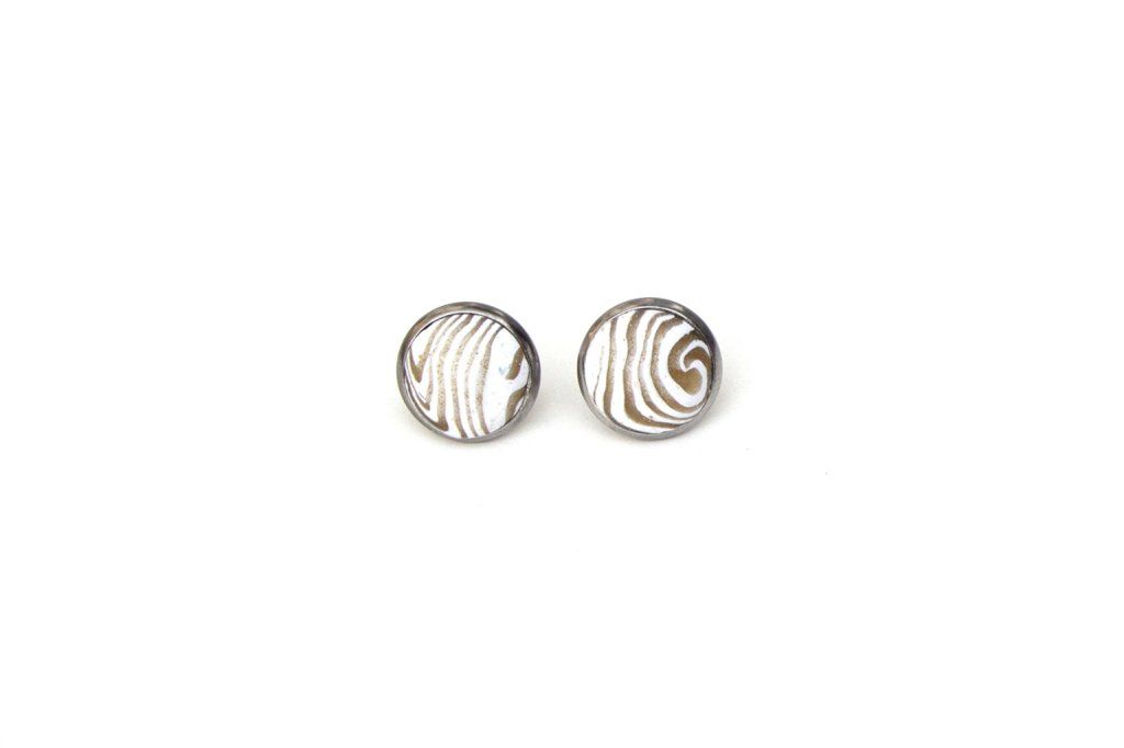 Boucles d'oreilles puces serties 12mm - Collection Géométrie - Cliquez sur l'image pour découvrir le bijou