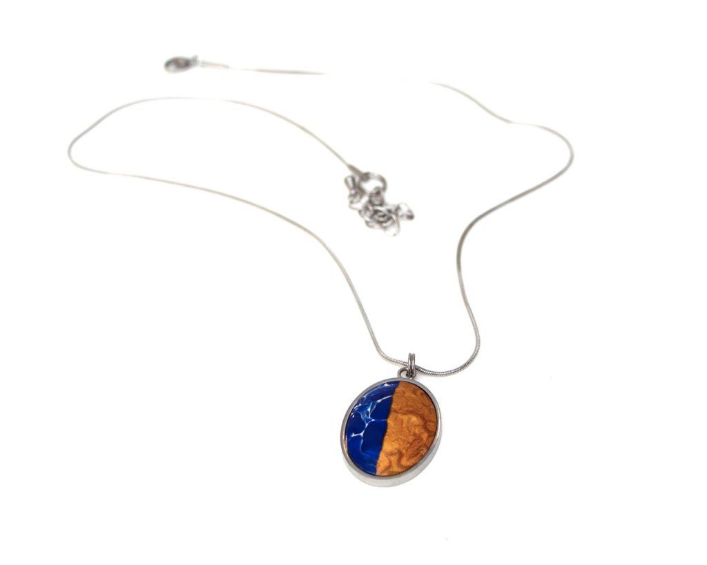 Collier pendentif ovale - collection Imitation - Disponible