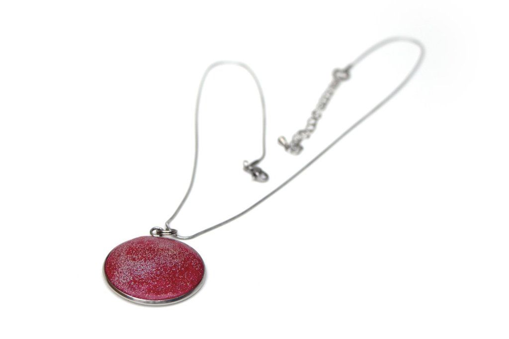 Collier pendentif rond - Collection Couleurs Unies - Disponible sur les marchés artisanaux