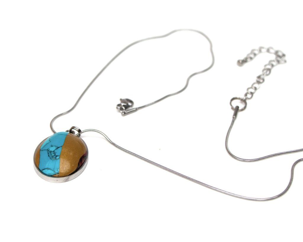 Collier pendentif ovale - collection Imitation - Disponible
