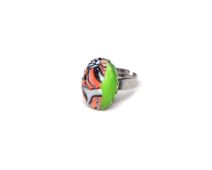 Bague ovale réglable en acier inoxydable fleurs corail et vert - Pièce unique