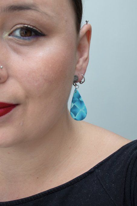 boucles d'oreilles portées