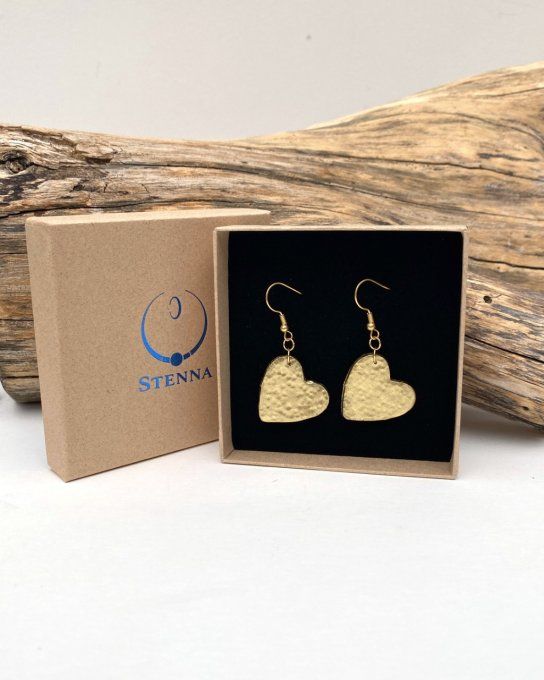 boucles oreilles petits coeur martelage or imitation écrin