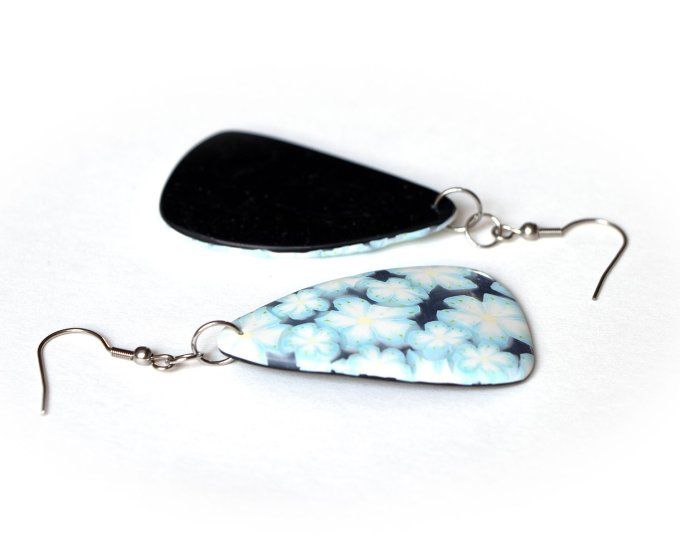 boucles oreilles fleurs bleues