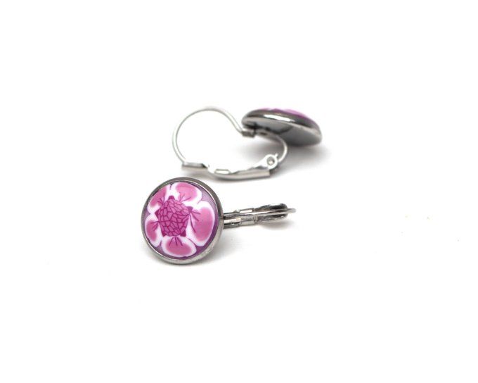 boucles oreilles pendantes serties fleur de cerisier acier inoxydable detail