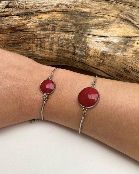 bracelets réglables en acier inoxydable rouge taille au choix porté