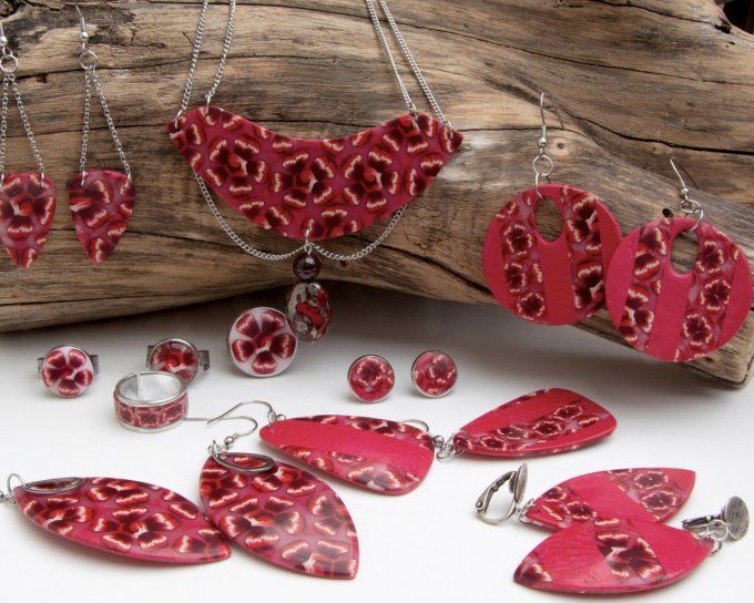 Destockage : boucles d'oreilles, bagues réglables et collier Fleurs Rouge - Pièces uniques